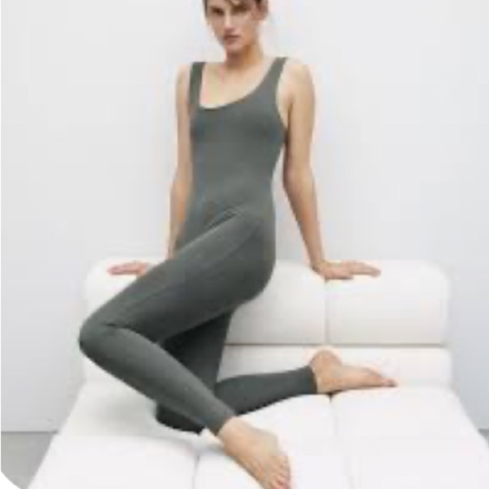 Zara scoop neck pull on jumpsuit/ catsuit in green. Size Small.